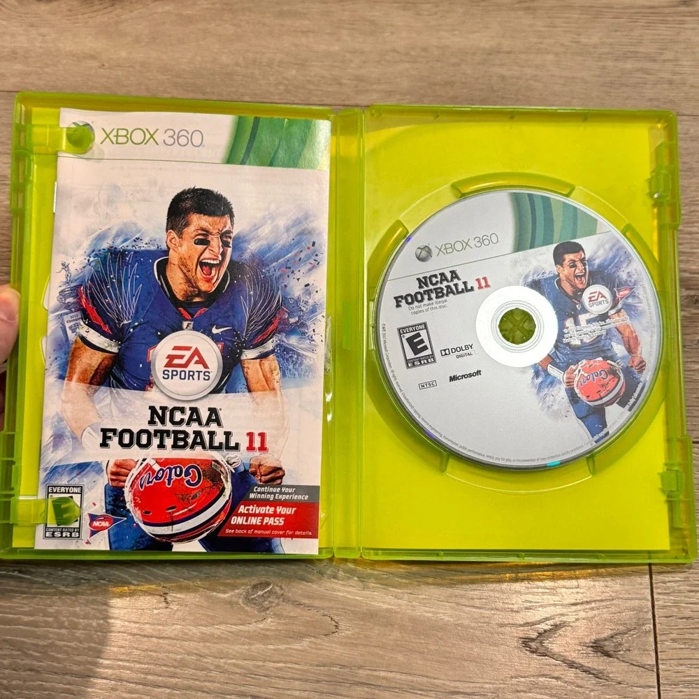 NCAA Football 11 Xbox 360 Video Game EA Sports‎